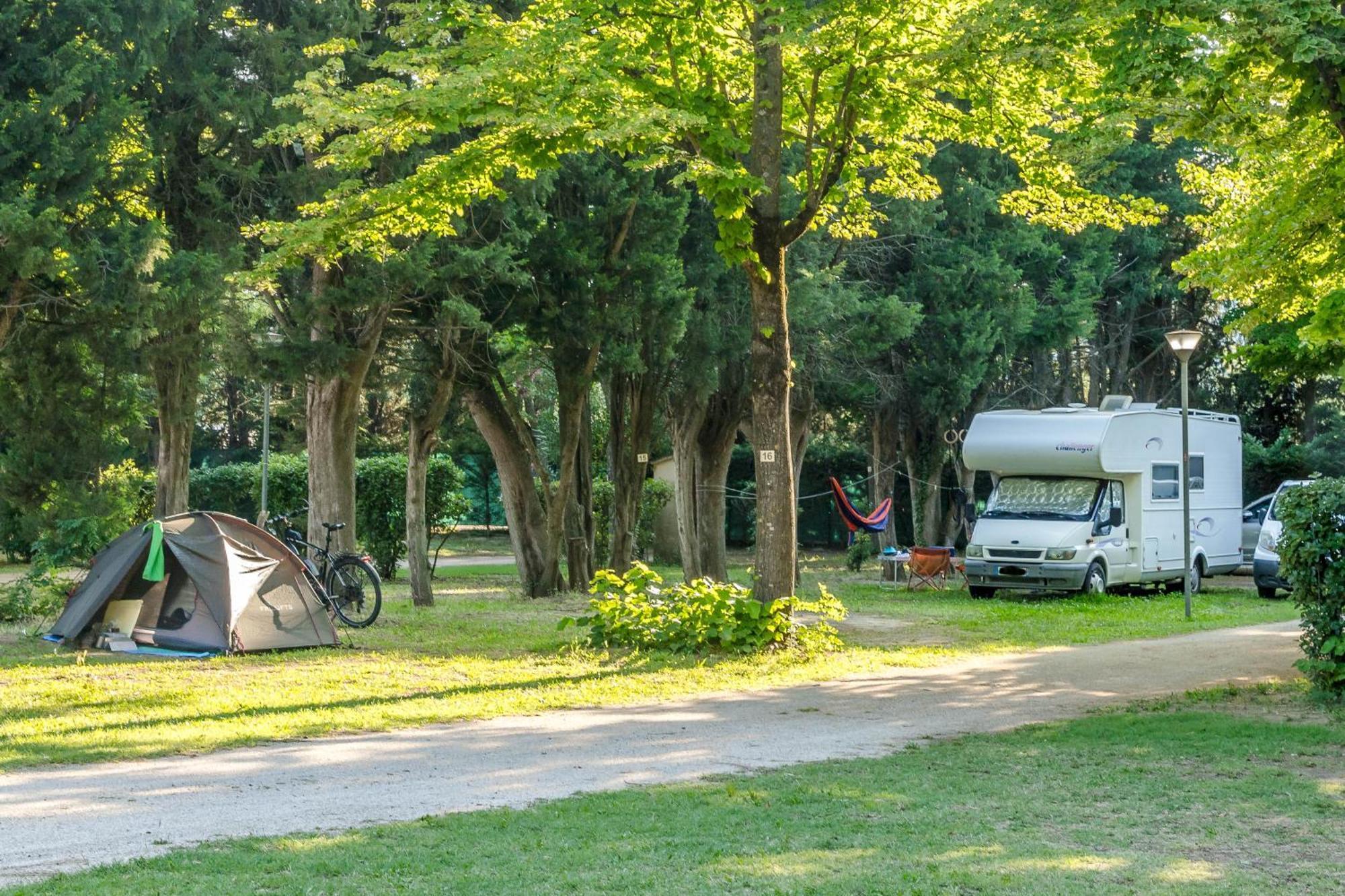 Camping Les Avignon - La Laune Villeneuve-lès-Avignon Eksteriør billede
